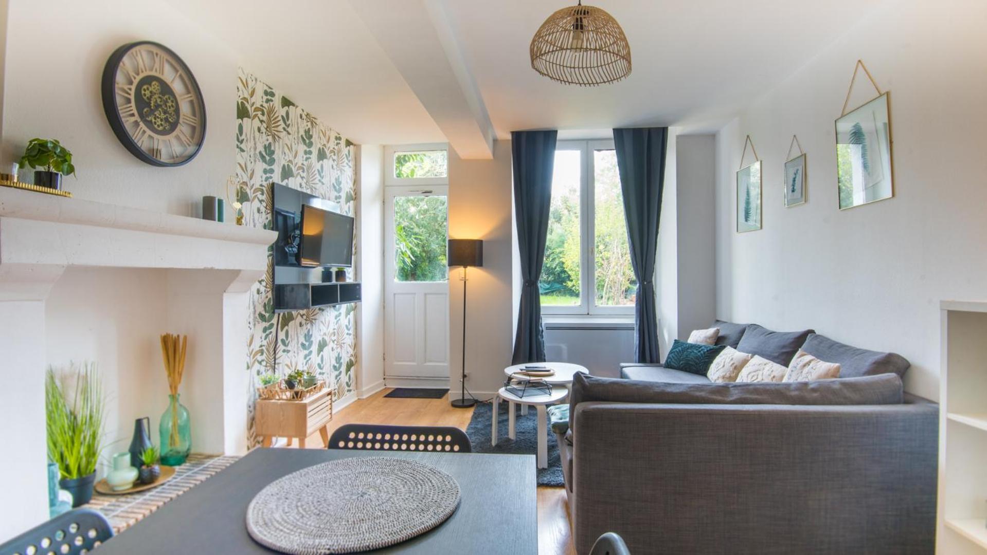 Le Botanica Apartment Анже Екстериор снимка